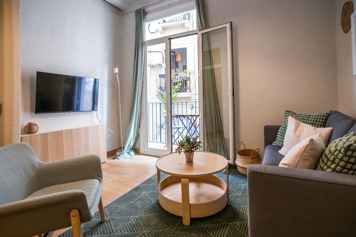 1 bedroom apartment for rent in El Raval, Spain - Image 3