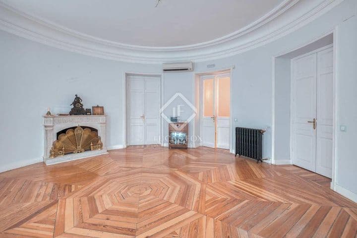 4 bedrooms apartment for sale in Madrid, Spain - Image 2