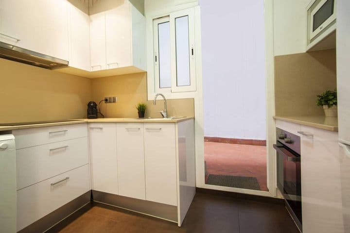 2 bedrooms apartment for rent in Poble Sec, Spain - Image 7