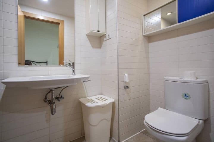 Apartment for rent in Barcelona, Spain - Image 11