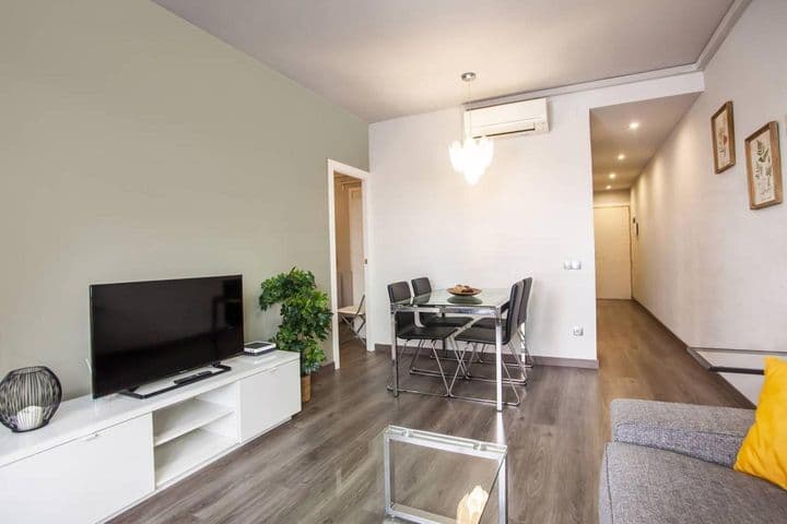 2 bedrooms apartment for rent in Poble Sec, Spain - Image 4