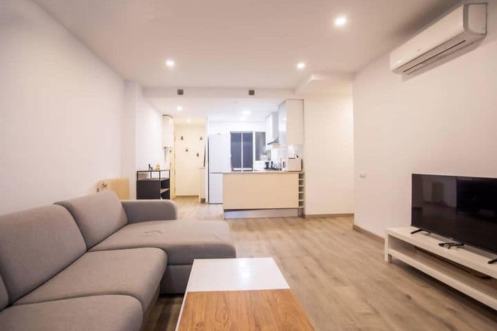 2 bedrooms apartment for rent in Poble Sec, Spain - Image 4