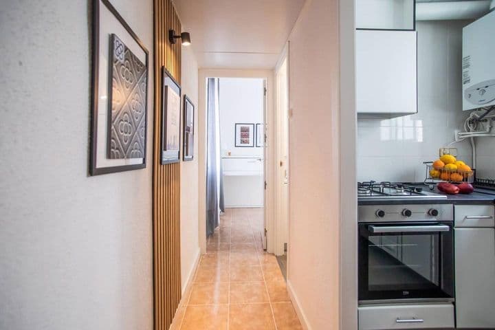 3 bedrooms apartment for rent in Sant Marti, Spain - Image 6