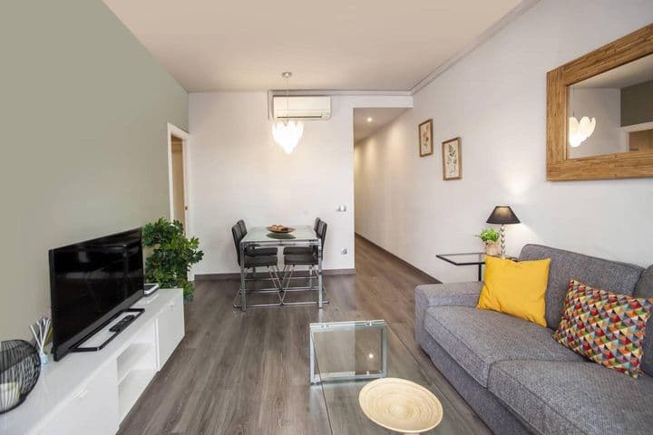 2 bedrooms apartment for rent in Poble Sec, Spain - Image 2