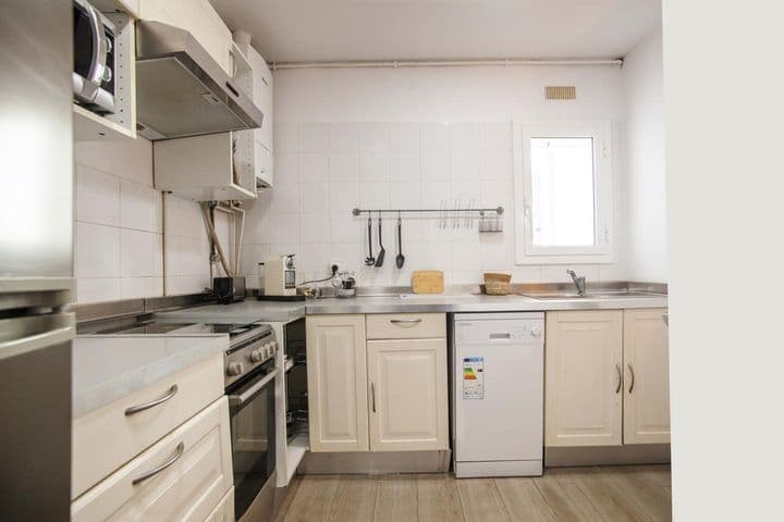 3 bedrooms apartment for rent in Sants-Montjuic, Spain - Image 4