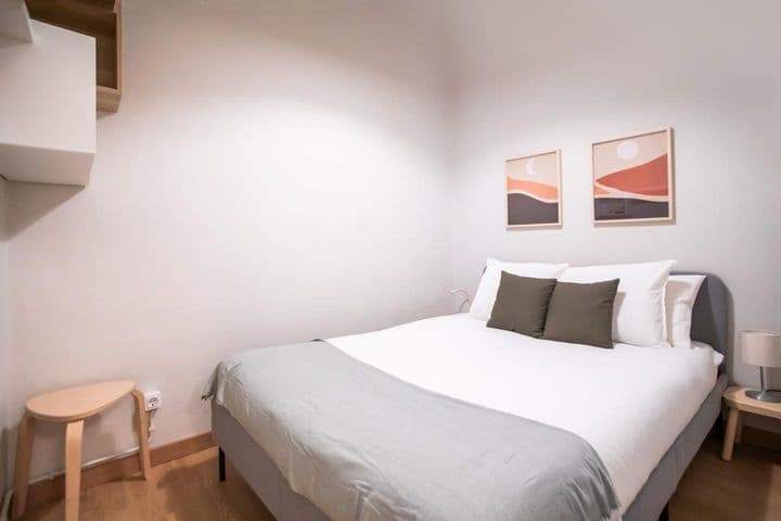 1 bedroom apartment for rent in El Raval, Spain - Image 9