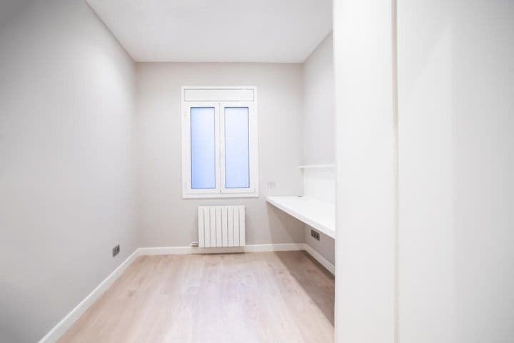 3 bedrooms apartment for rent in Barcelona, Spain - Image 9