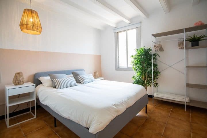 3 bedrooms apartment for rent in El Raval, Spain - Image 10