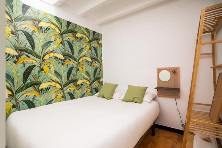 3 bedrooms apartment for rent in El Raval, Spain - Image 9