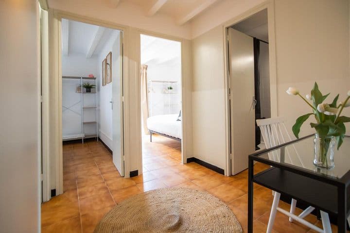 3 bedrooms apartment for rent in El Raval, Spain - Image 5