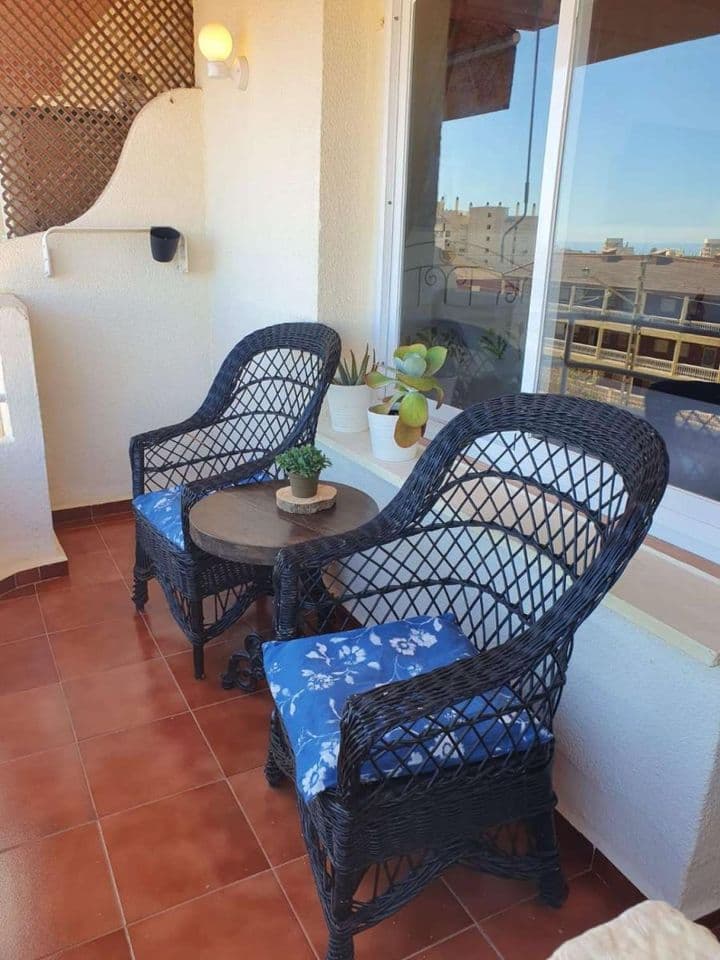 Apartment for rent in Centro, Spain - Image 2