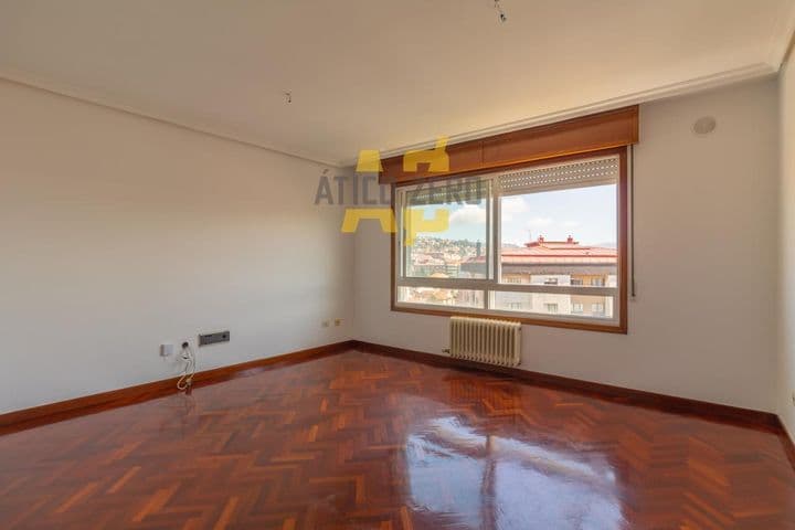 3 bedrooms apartment for rent in Vigo, Spain - Image 11