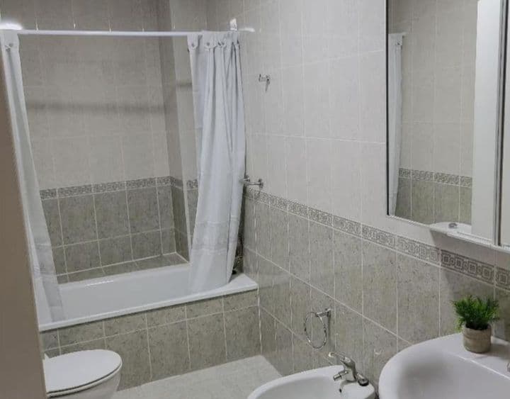 2 bedrooms apartment for rent in Vega de Granada, Spain - Image 2