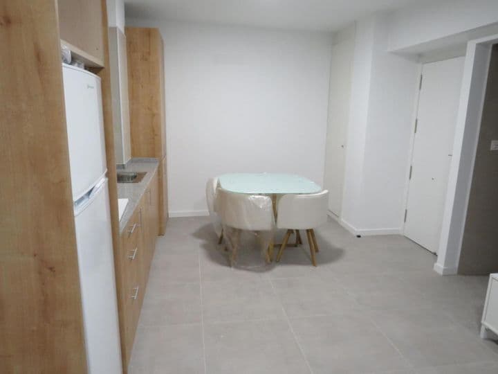 1 bedroom apartment for rent in Centro, Spain - Image 2