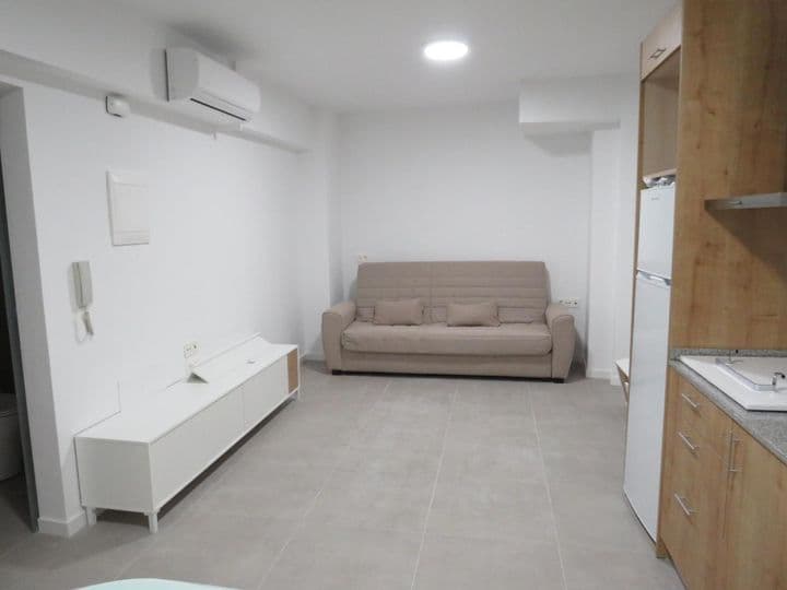 1 bedroom apartment for rent in Centro, Spain - Image 3