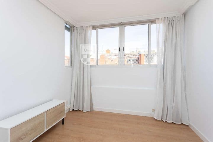 3 bedrooms apartment for rent in Chamberi, Spain - Image 3