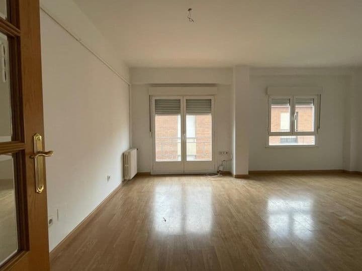 3 bedrooms apartment for sale in Ponferrada, Spain - Image 2