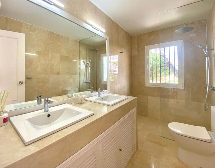 4 bedrooms house for sale in Nueva Andalucia, Spain - Image 7