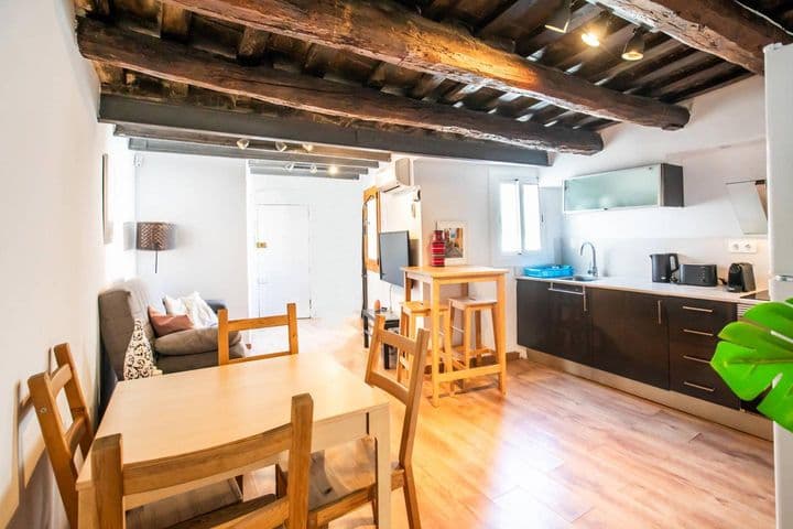 3 bedrooms apartment for rent in El Raval, Spain - Image 3