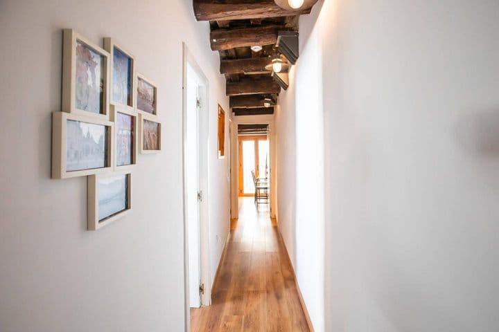 3 bedrooms apartment for rent in El Raval, Spain - Image 6