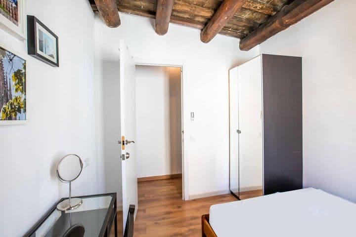 3 bedrooms apartment for rent in El Raval, Spain - Image 8