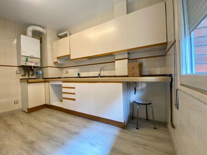 4 bedrooms apartment for rent in Lleida, Spain - Image 8