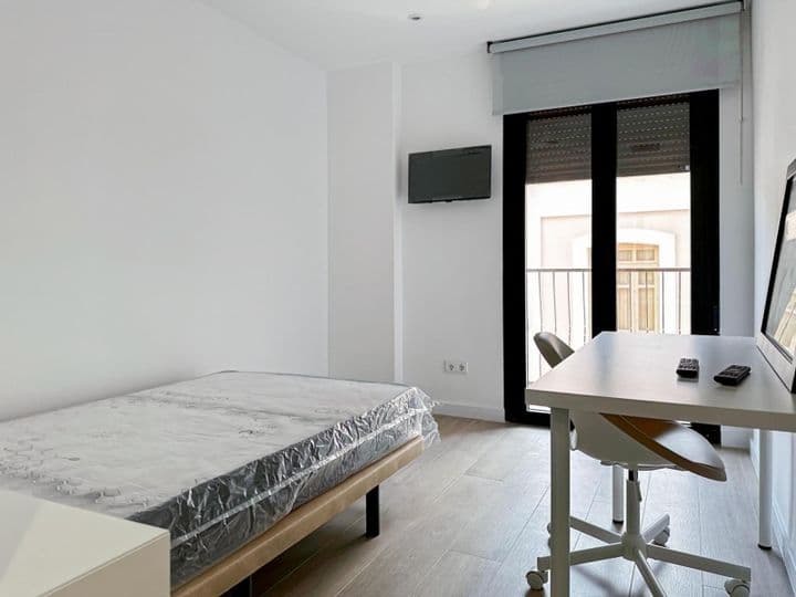 6 bedrooms apartment for rent in Centro, Spain - Image 7