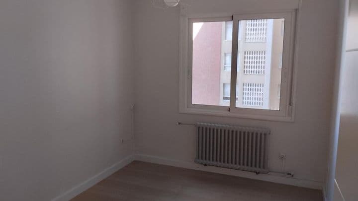 3 bedrooms apartment for rent in Universidad, Spain - Image 7