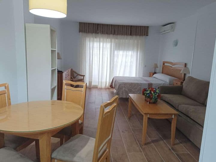 Apartment for rent in Parque de la Paloma, Spain - Image 8