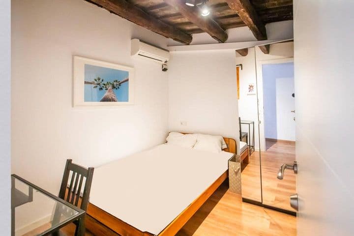 3 bedrooms apartment for rent in El Raval, Spain - Image 10