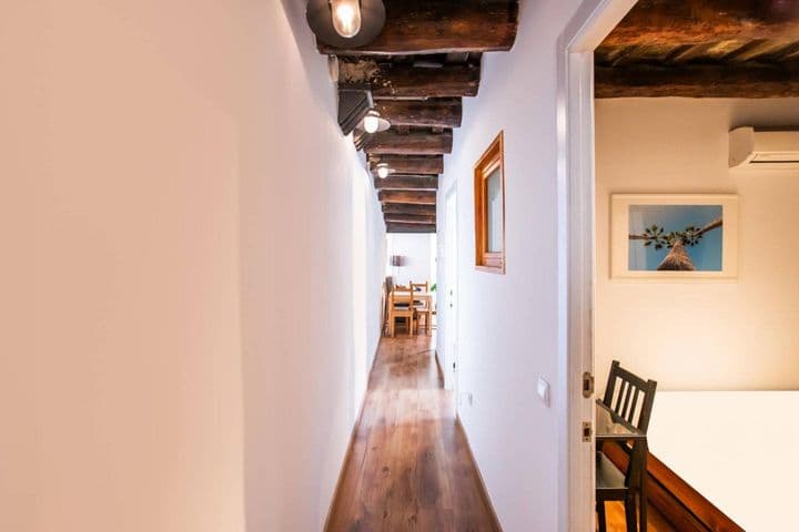 3 bedrooms apartment for rent in El Raval, Spain - Image 9