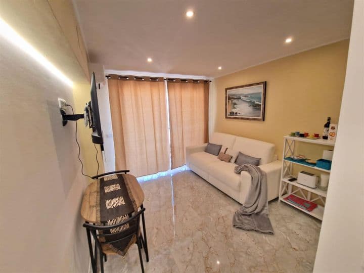 1 bedroom apartment for sale in Empuriabrava, Spain - Image 2