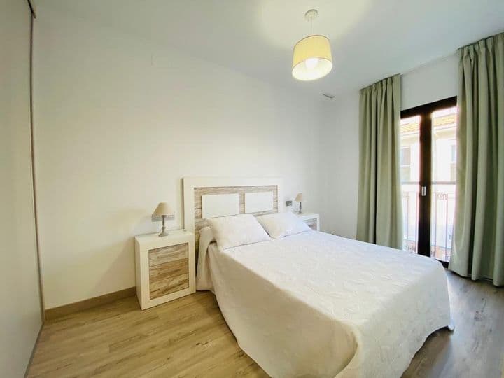 1 bedroom apartment for rent in Beiro, Spain - Image 9