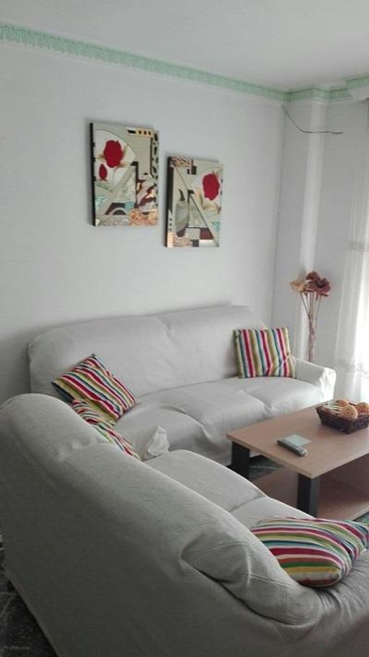 3 bedrooms apartment for rent in Granada, Spain - Image 2