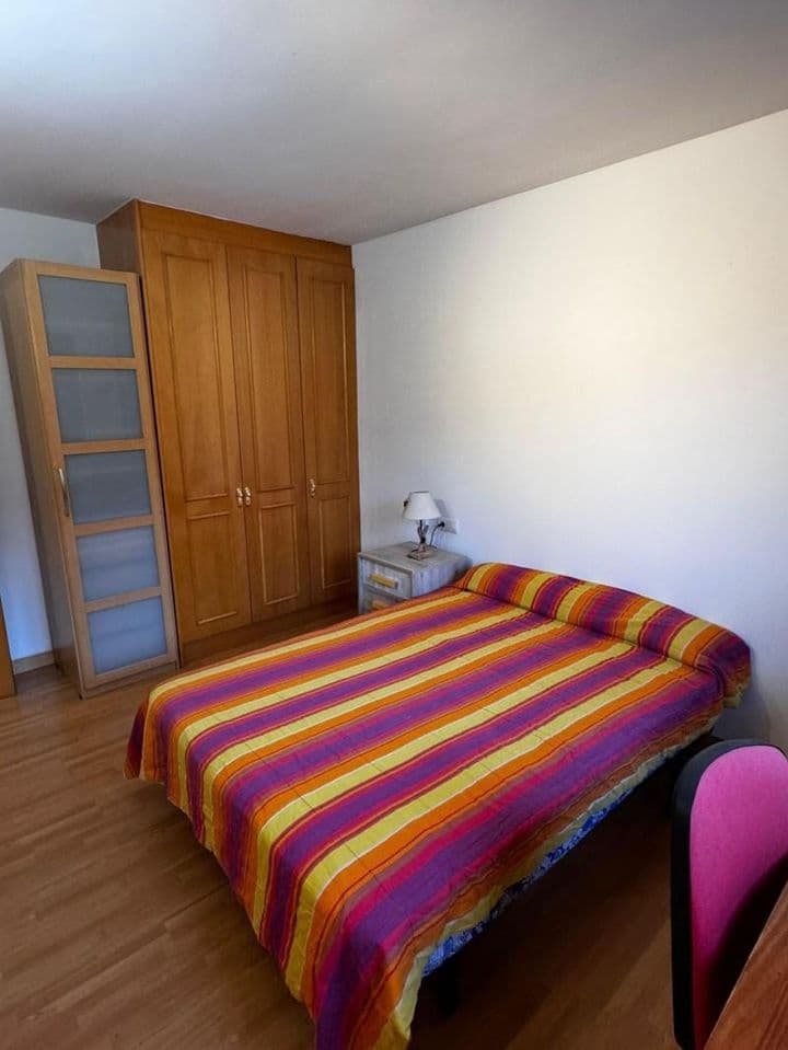 2 bedrooms apartment for rent in Huesca, Spain - Image 11