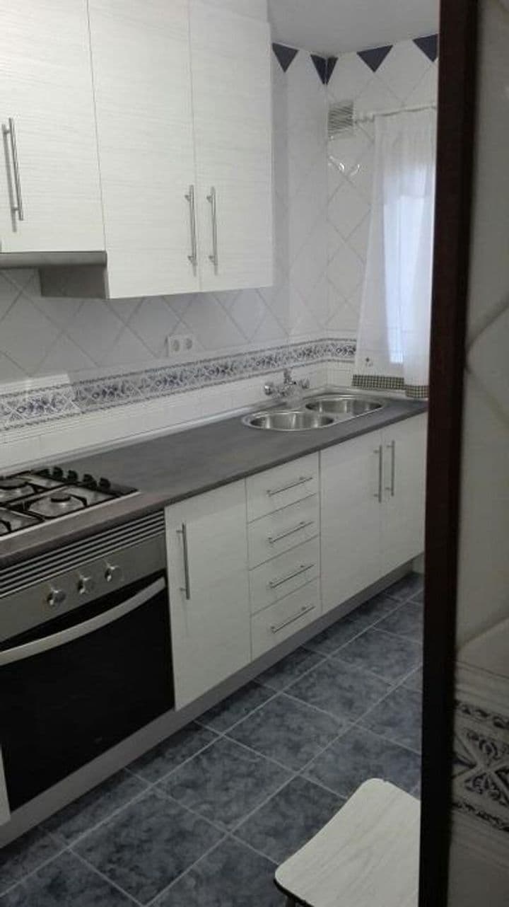 3 bedrooms apartment for rent in Granada, Spain - Image 4