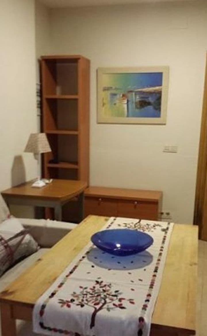 2 bedrooms apartment for rent in Centro-Sagrario, Spain - Image 2