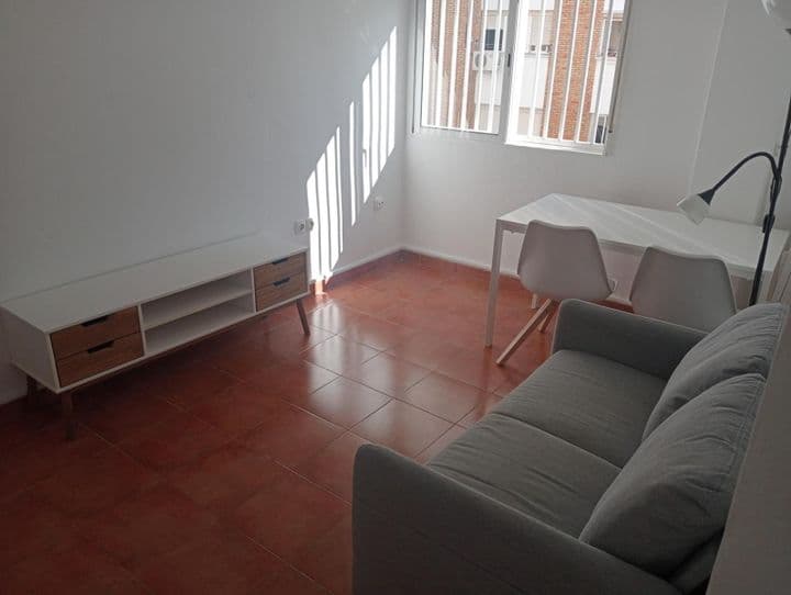 3 bedrooms apartment for rent in Seville, Spain - Image 4