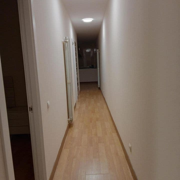 2 bedrooms apartment for rent in Torrelavega, Spain - Image 9