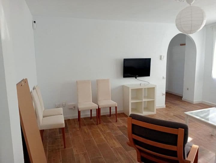 3 bedrooms apartment for rent in Seville, Spain - Image 4