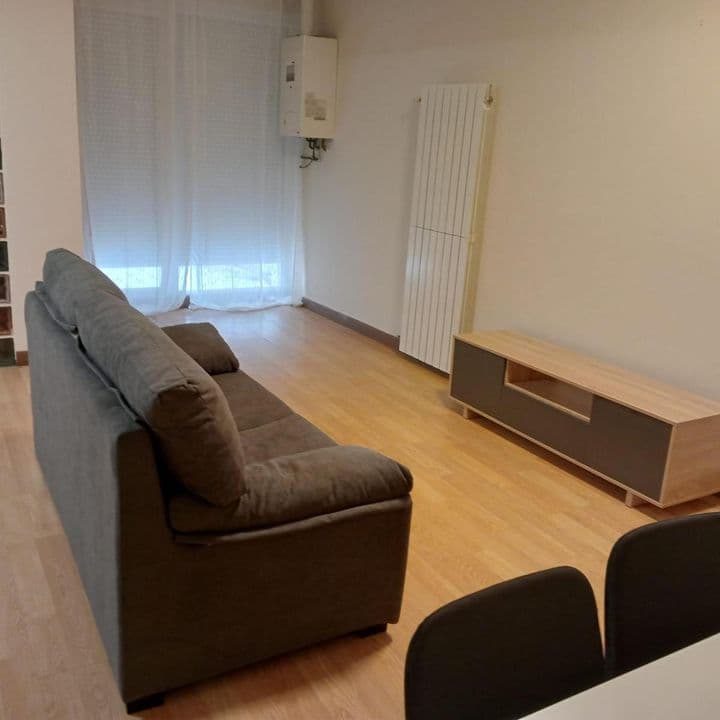 2 bedrooms apartment for rent in Torrelavega, Spain - Image 3