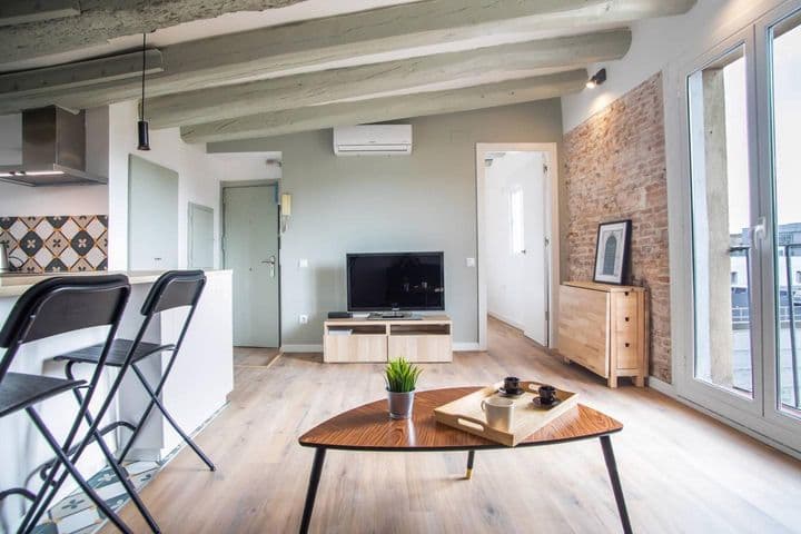 2 bedrooms apartment for sale in Ciutat Vella, Spain - Image 3