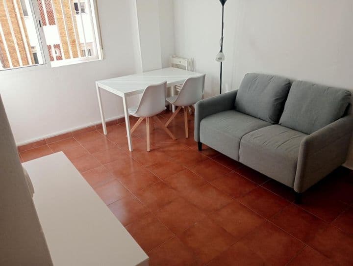 3 bedrooms apartment for rent in Seville, Spain - Image 3