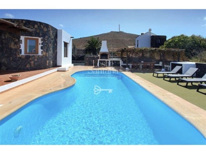 House for sale in La Oliva, Spain - Image 3