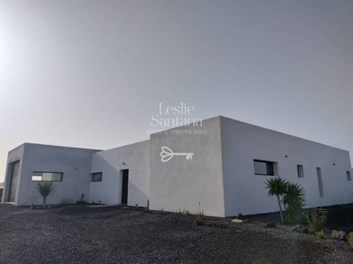 House for sale in La Oliva, Spain - Image 3