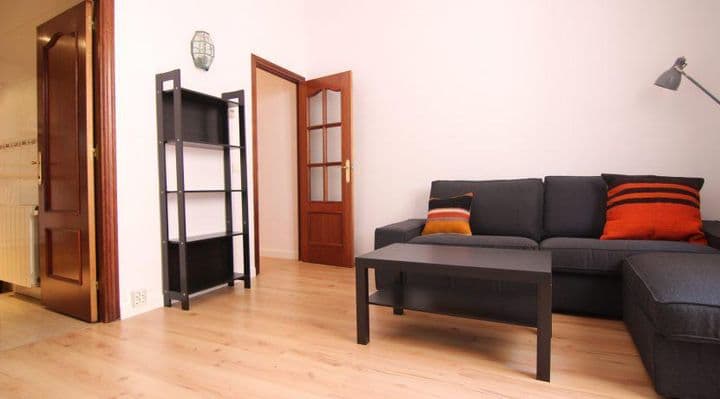 3 bedrooms apartment for rent in Ciutat Vella, Spain - Image 4