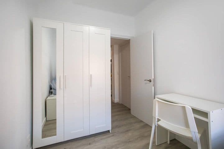 3 bedrooms apartment for rent in La Bordeta-Hostafrancs, Spain - Image 10