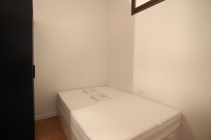 3 bedrooms apartment for rent in Ciutat Vella, Spain - Image 9