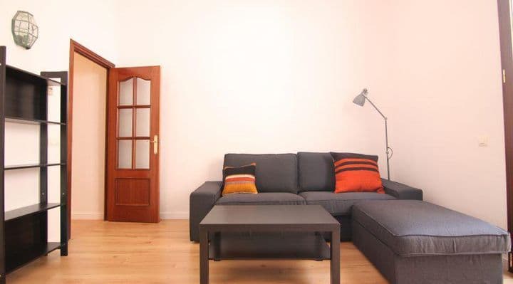 3 bedrooms apartment for rent in Ciutat Vella, Spain - Image 2