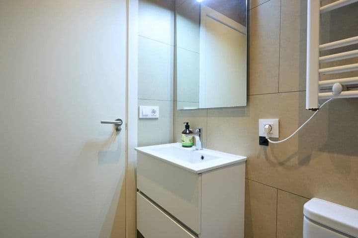 2 bedrooms apartment for rent in Sant Antoni, Spain - Image 11